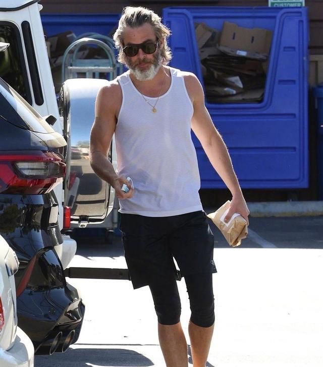 克里斯|超帅气男星私下竟是苍老阿伯样判若两人