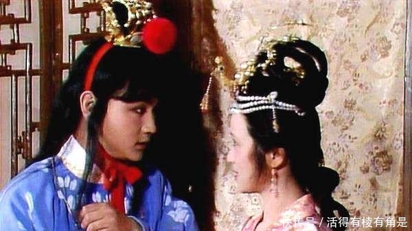 贾蓉的亲生母亲不是别人,就是贾珍之妻尤氏