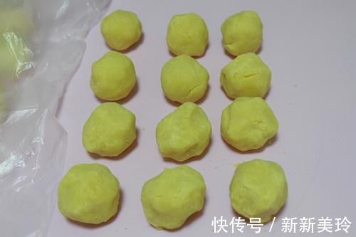 绿豆|喜欢吃绿豆饼快收藏,皮薄馅大,酥到掉渣,学会后不用买