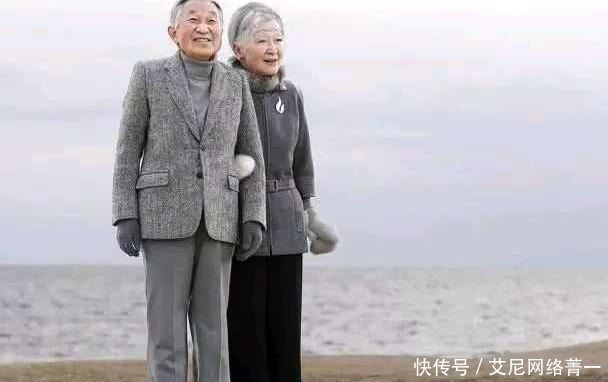 优雅|日本天皇到伊势神宫报告退位,皇后斗篷套装优雅,为平民女儿庆生