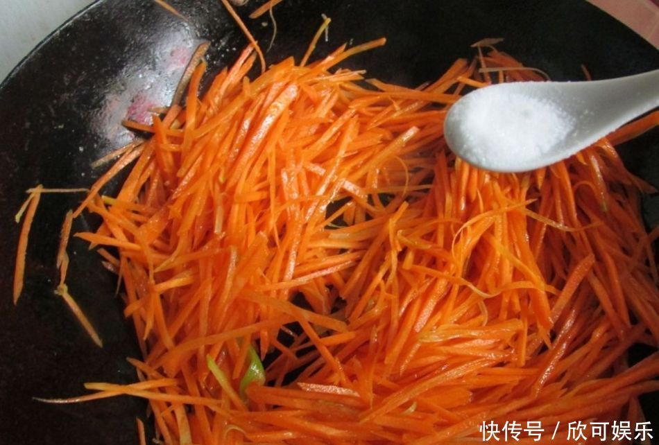 此菜孩子隔三差五就点名要吃,做对1步鲜甜味道好,孩子抢着吃