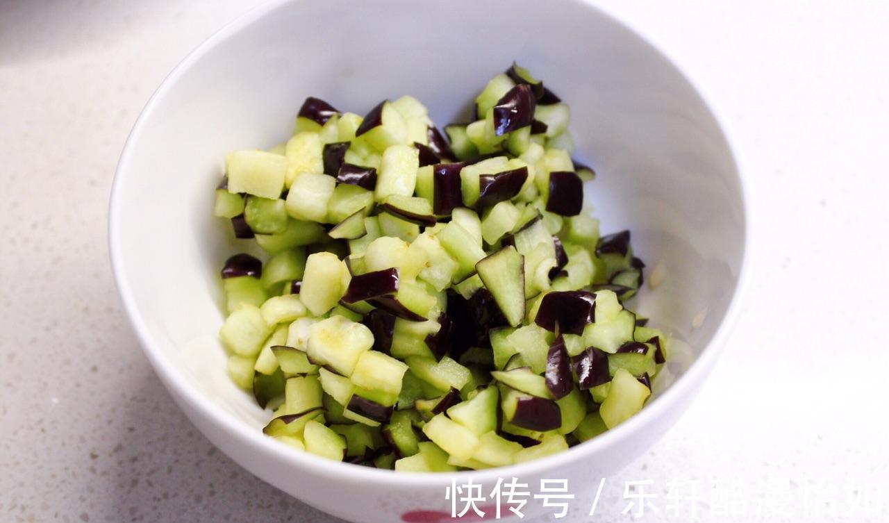 蒜香茄丁炸酱面|蒜香茄丁炸酱面，做法简单，鲜香美味