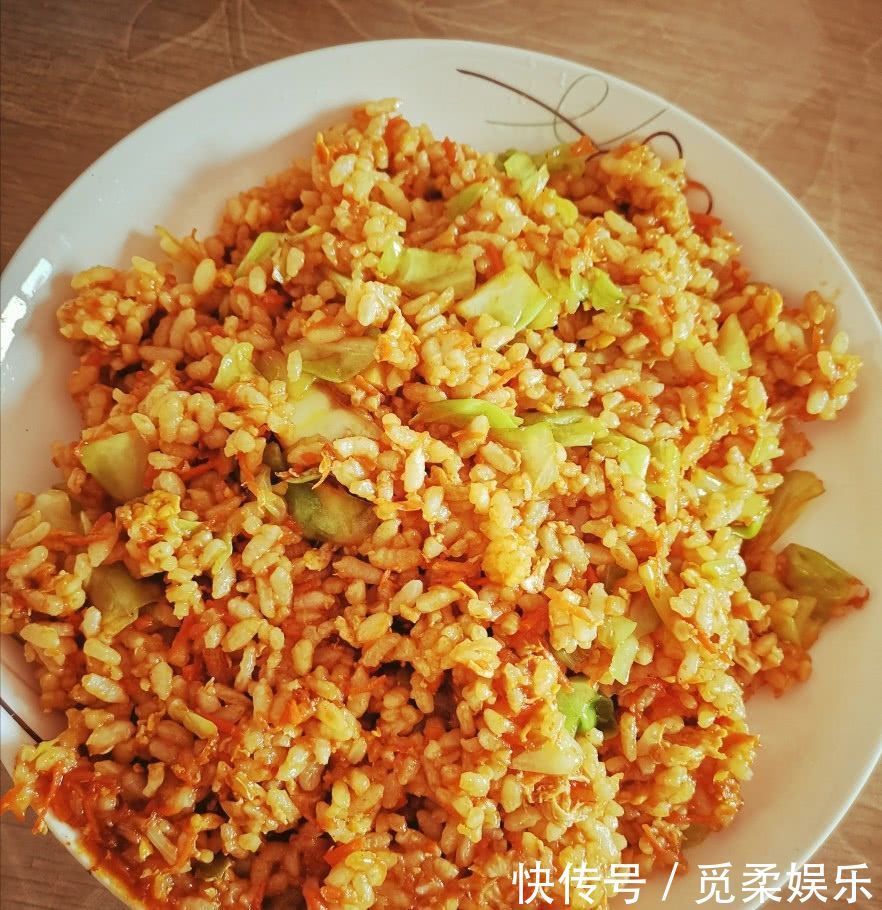 你爱吃什么口味的炒米饭我喜欢洋白菜炒米饭