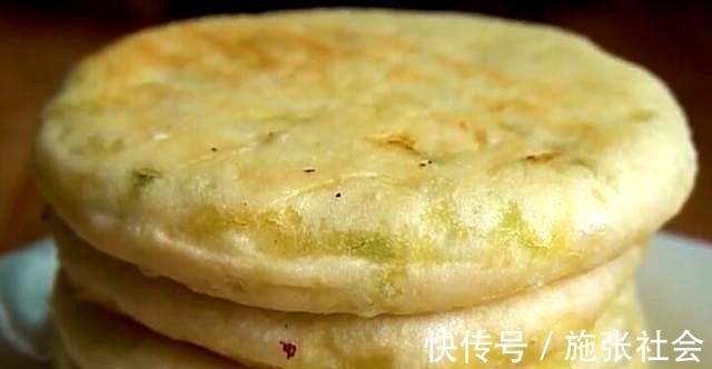 早餐我家常吃这道饼,不揉不擀,简单易做,营养好吃易消化