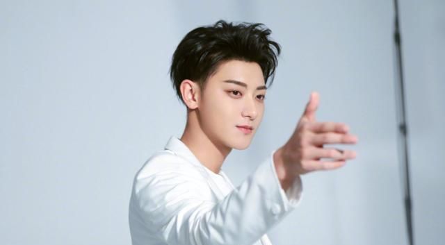 真敢说！黄子韬点评“青3”和“创4”，比张艺兴还直白，学员们感到难堪？