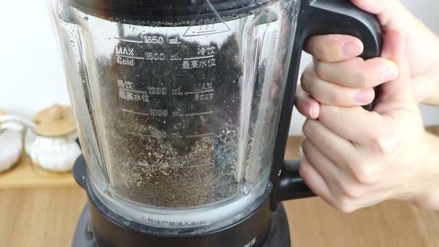 营养成分|用芝麻做出来的小零食，做法超简单，隔壁家小孩都馋哭了
