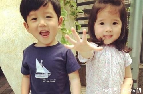 哥哥|“龙凤胎”妹妹长期吃钙片,哥哥天天喝牛奶,3年后兄妹身高差距竟这么大