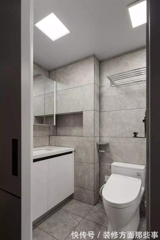 玄关|50平简约风公寓设计,整个客厅居然是哑光的