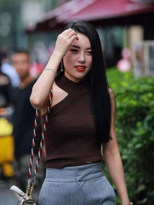 美女|街拍美女辣妈风韵成熟有女人味,曲线身姿妖娆盛世美颜