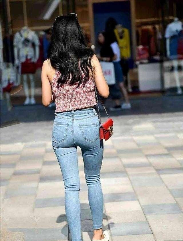 气息|打底裤可以散发又欲又撩气息,打破单调格局,显得时尚潮流范十足