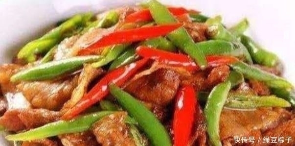 青椒小炒肉|隔三差五给孩子吃的营养菜,香气四溢吃着不腻,增加抵抗力不得病