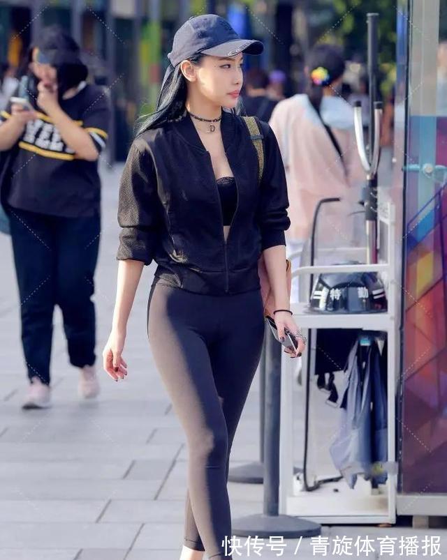 人间的天使 深灰瑜伽裤配个性夹克的穿搭,高级时尚又清爽利落