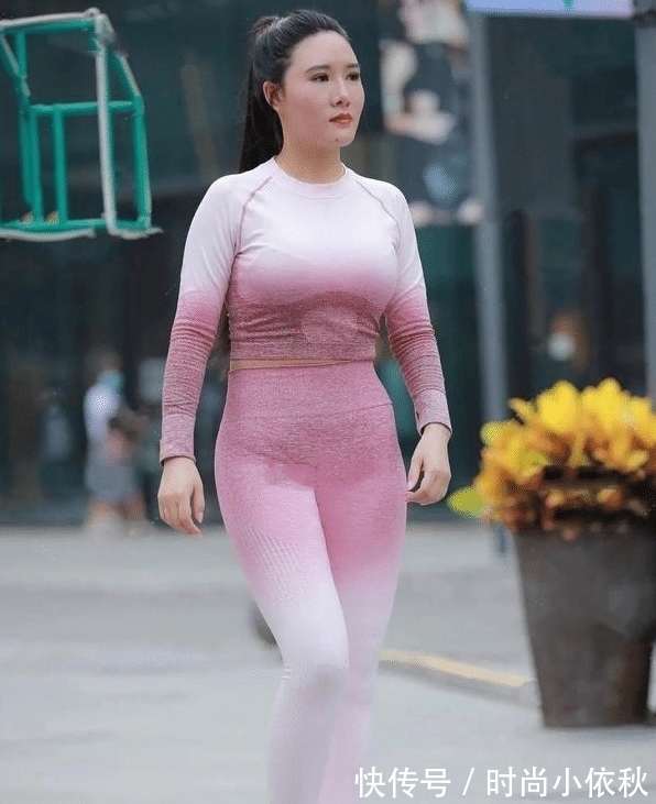 健身|微胖女生的健身穿搭,时尚有气质,比宽松衣物而更加迷人