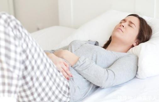 月经期间|女性换卫生巾的几个坏习惯，会伤害子宫，改掉1个也不错