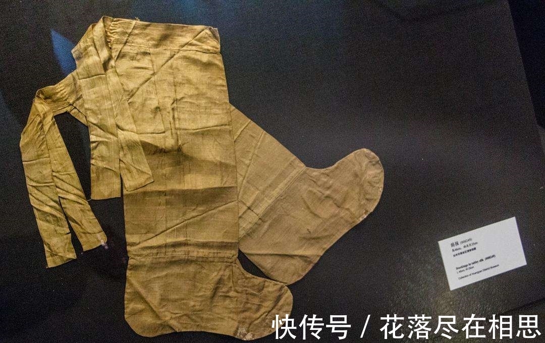 考古队@村民挖出一具800年水棺,开棺后却吓退考古队,专家大喊:有水银