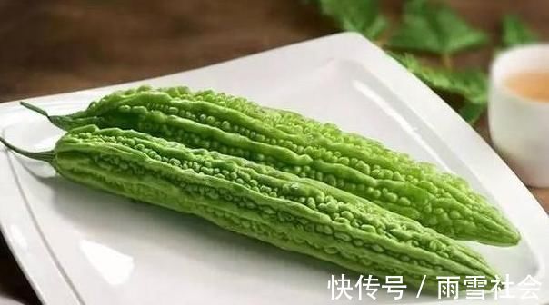 吃苦瓜|忠告：吃完苦瓜前后两小时，不要碰此物，很多人傻傻不清楚！