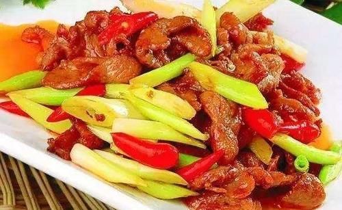 饭店|厨师长教你一个诀窍，炒肉菜要用“它”，做出星级饭店的味道