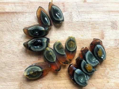 只有吃过的人才知道它有多香，尖椒与皮蛋天生一对，吃一次就上瘾