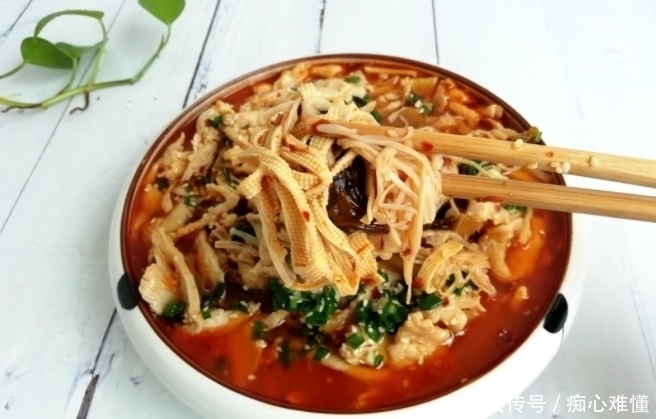 干辣椒面|入秋后,吃猪肉不如吃这肉,嫩滑鲜香,便宜又营养,家人都爱吃