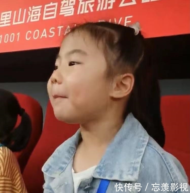 孙颖莎|暖心!孙颖莎淋雨合影球迷,三次下蹲显高情商,王楠女儿喜欢莎莎