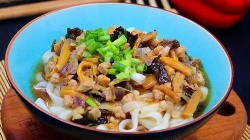 乌龙头|小时候妈妈总是在夏天给我做打卤面,一碗好吃的打卤面就出锅了,不是每个季节能吃到的