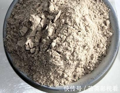 馒头升糖快,糖尿病人不能吃?和面时有1个小窍门,让老人放心吃