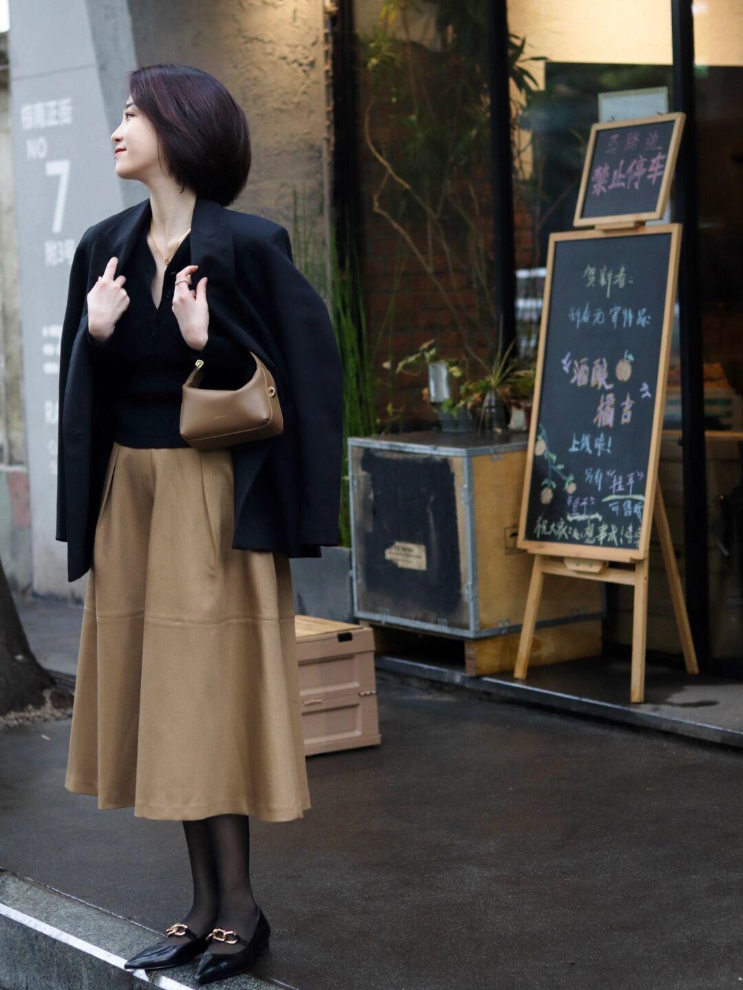 搭配 “针织衫”怎么穿才洋气?这些搭配温柔舒适还不挑人,咋穿都好看