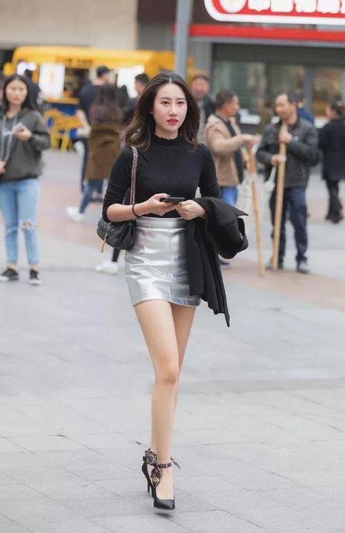 搭配|紧身的针织毛衣,搭配包臀裙,充满着时尚魅力!