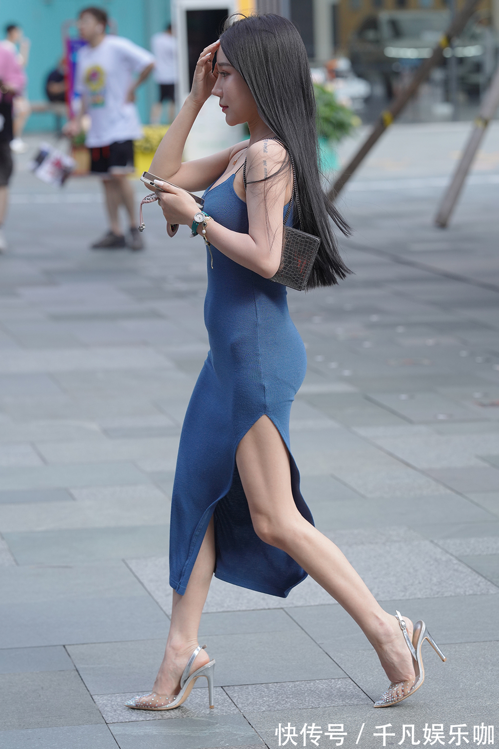 清凉 夏季清凉的吊带裙,修身的版型高开叉的设计,穿着优雅又时尚