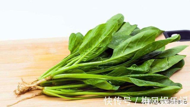 春天买菠菜，注意区分“红根”和“白根”，营养差别大，别买错了