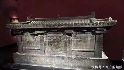 隋9岁女童墓葬出土,棺盖刻“开者即死”4字,考古人员变了脸色