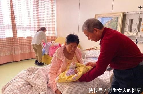 67岁高龄产妇田女士后悔了仅过一个多月，3大现实难题令人唏嘘！