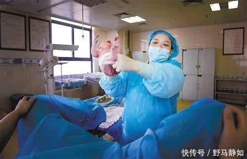 孩子|为何刚生完娃,护士就抱宝宝给产妇看并问“是男是女?”别有目的