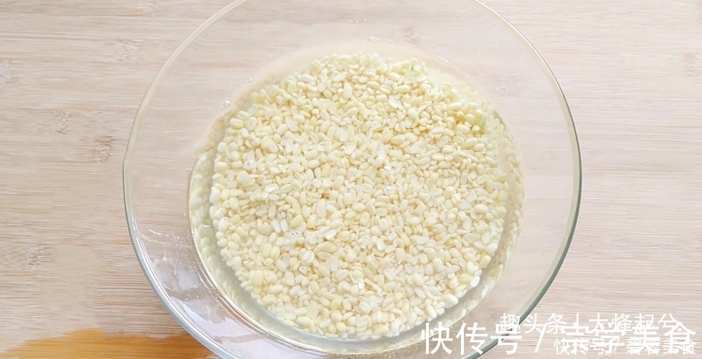 无添加绿豆糕，不需要料理机，2分钟学会，香甜又细腻，清热解暑