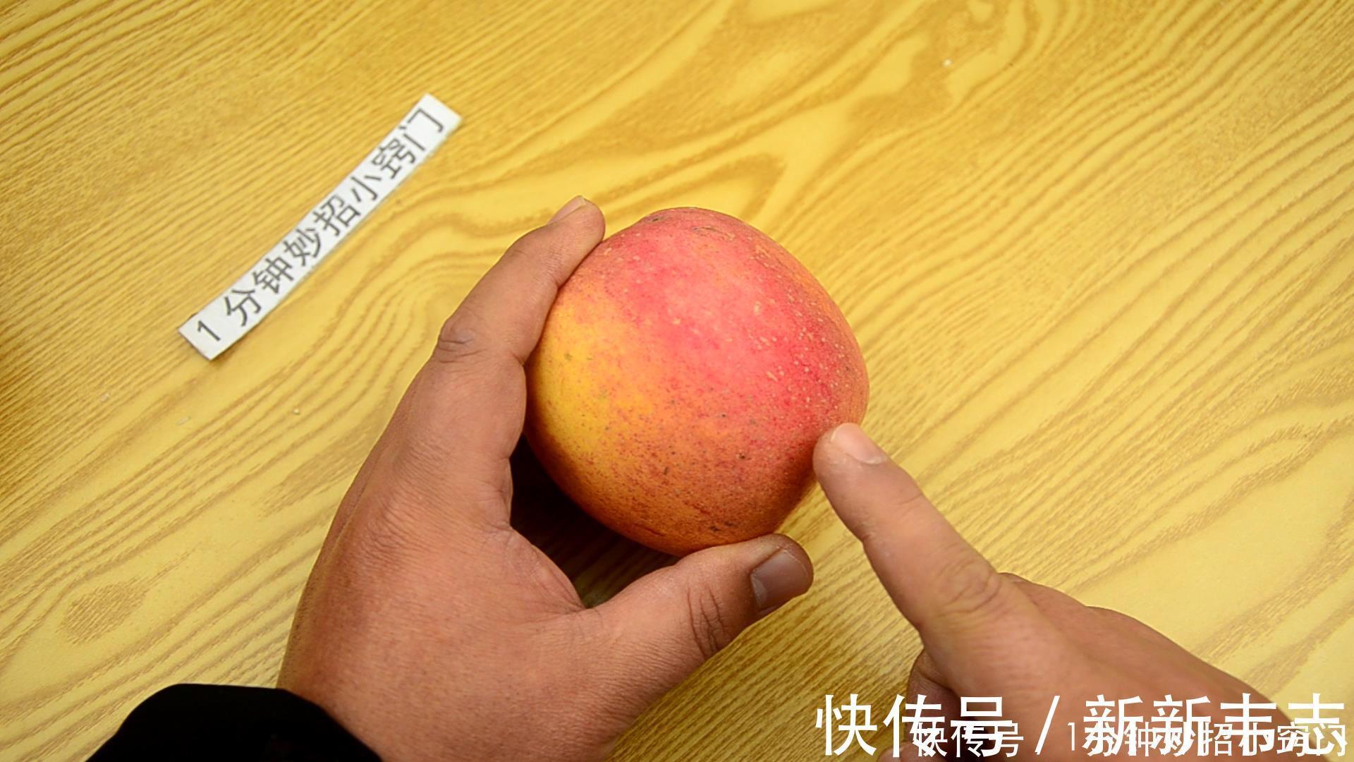 多汁|买苹果要选“母”苹果,底部一眼就能挑选,香甜多汁,一挑一个准