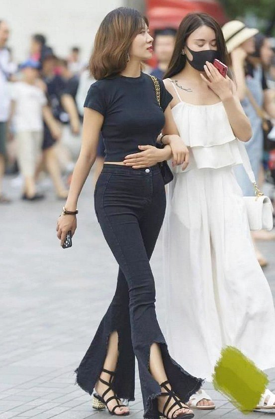 穿搭|“以破为美”的穿搭,苗条的身材还穿着有型的衣服