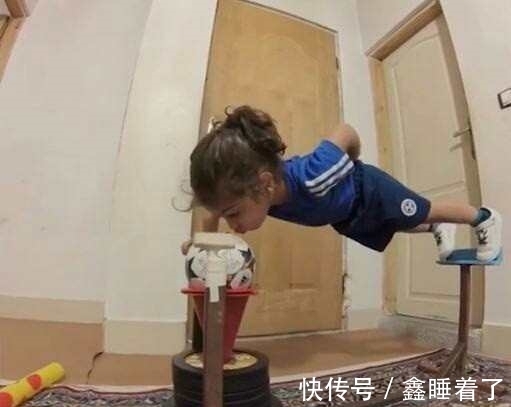 蜘蛛侠|3岁小孩臂力不凡被称「蜘蛛侠」,天天在家不走路爱爬墙