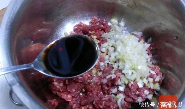 奶奶拿手的“香酥牛肉饼”,吃了10年没吃腻,香到没朋友