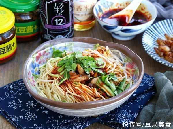 绿豆芽|酥肉凉拌面这样做百吃不腻，吃1次不过瘾