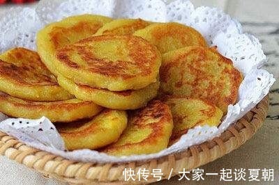 红薯新吃法，不放水，不放糖，做出松软香甜的饼，一端上桌抢光光