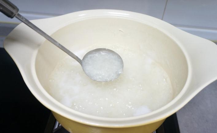 燕麦片|吃早餐时不仅要少喝大米粥,医生建议:下面4种食物也少吃