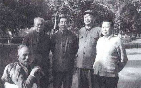 开国|此人是开国将军,回家看望母亲却发现母亲正要去要饭,当场泪奔