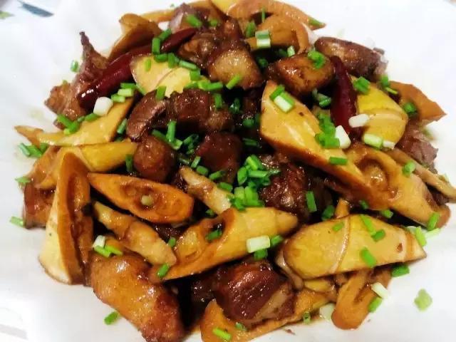 干辣椒|美食推荐虾仁蛋炒饭，可乐鸡翅，土豆辣子鸡，苦笋红烧肉