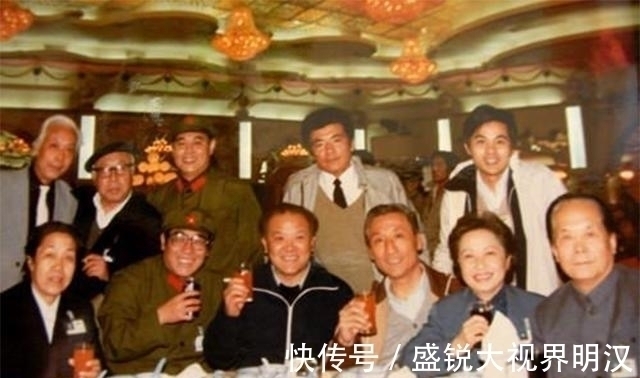 言小朋#父亲京剧大师, 母亲30年代影星, 妻子当家花旦, 他却演了一辈子配角