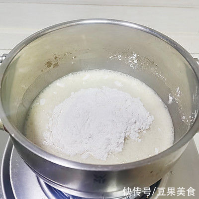 #健康甜蜜烘焙料理#「网红抖臀蛋糕」弹性十足 好吃到爆