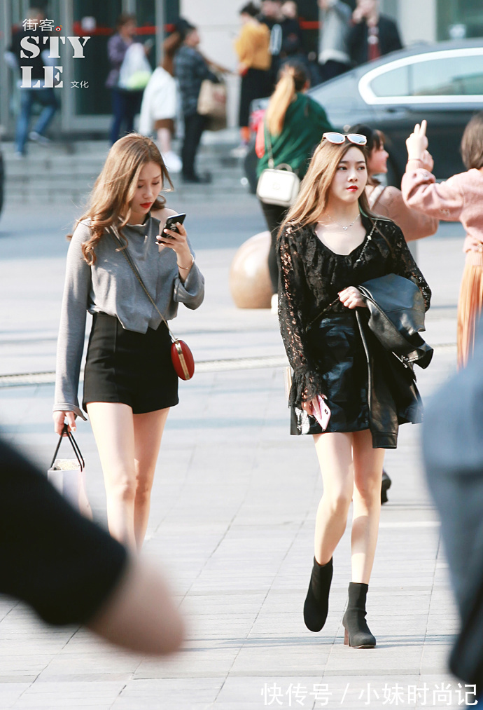 街拍|重庆街拍,同色系套装搭配针织阔腿裤,显瘦又显腿长