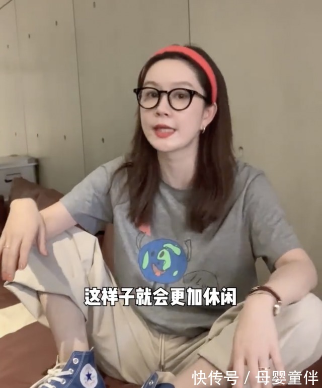 穿搭 37岁阿姨亲身示范，同件T恤搭出两种不同效果，大妈和少女的区别！