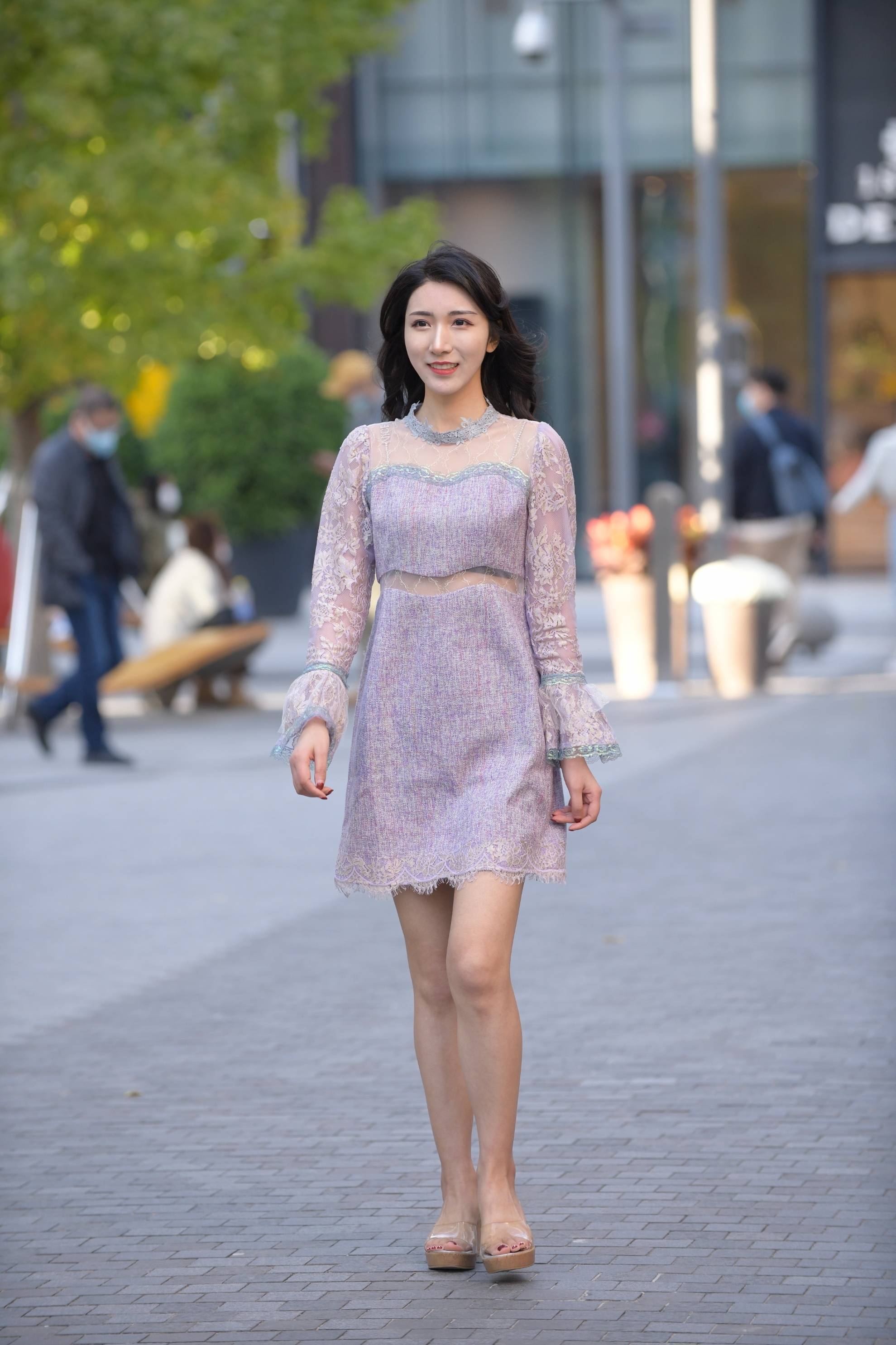 魅力十足|时尚的蓝色连衣裙穿搭, 休闲时髦又减龄, 彰显魅力十足