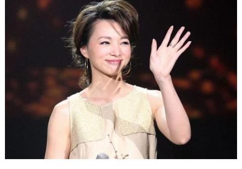 央視一姐董卿，連續(xù)4年缺席央視春晚，背后的原因究竟是什么