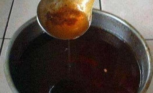 君子兰一年到头“只见叶”盆里加勺“它”,花儿立刻爆出盆